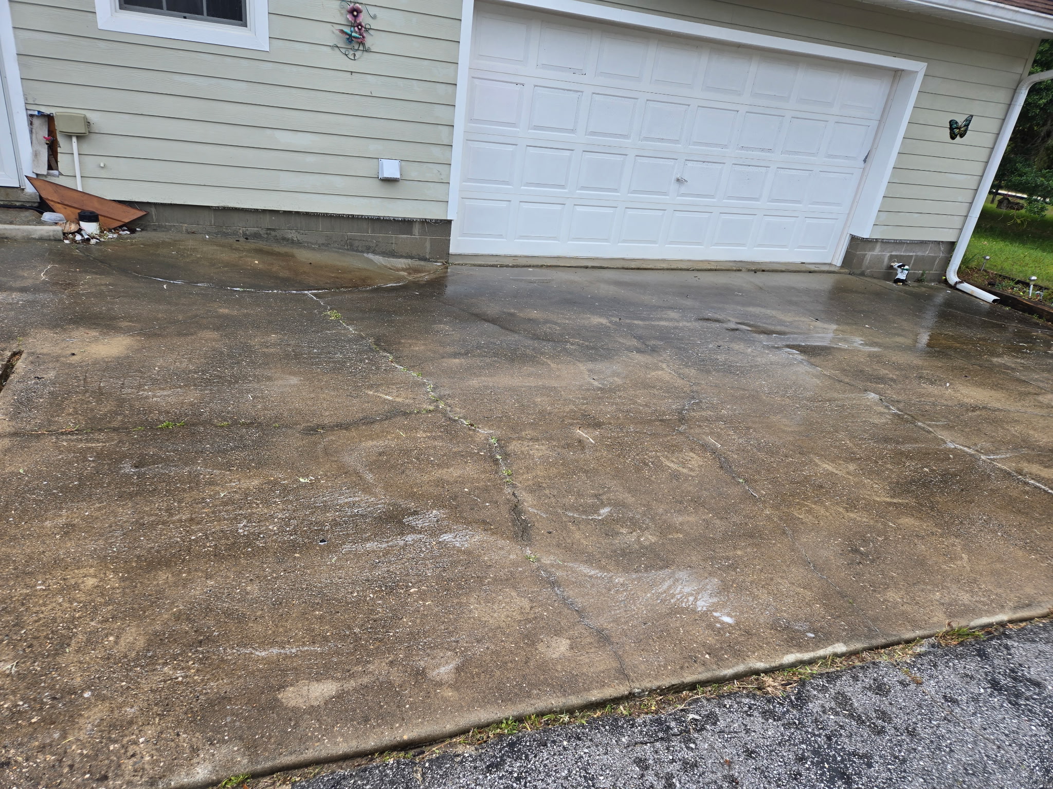 Pressure washed surface in Central Florida